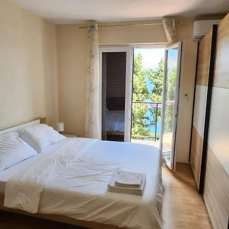 アパート Villa Trpanj トゥルパニ